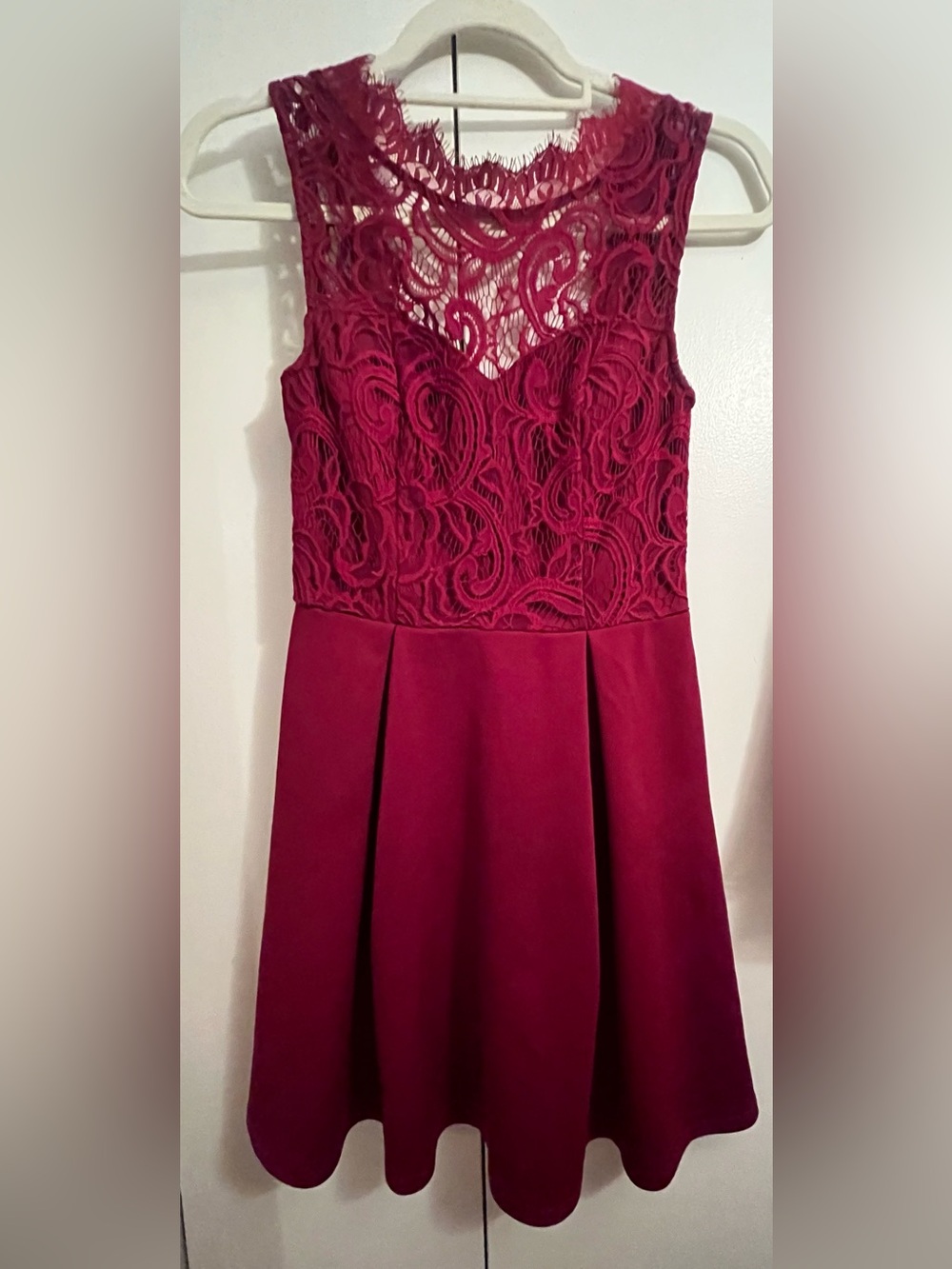 Francesca’s Lace Bodice Fit-and-Flare Dress. Burgundy. XS. Girly. Cherry. Dainty